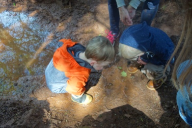 Micah and Alexander discover worms.
